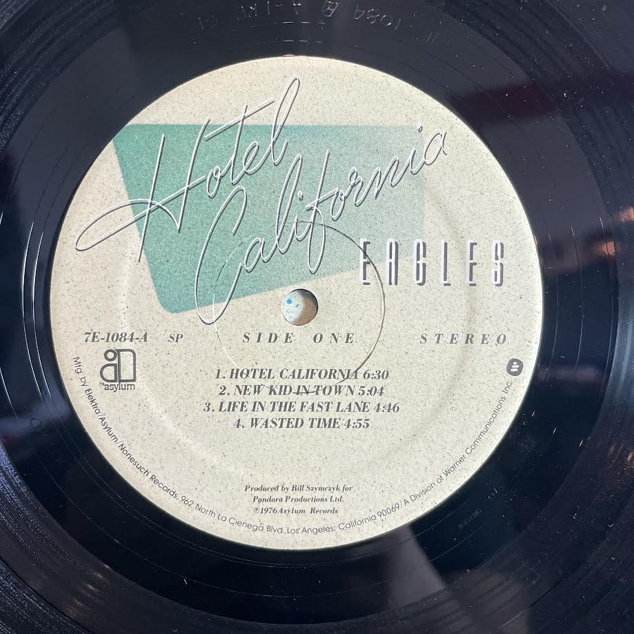 Eagles - Hotel California (VINYL WITH POSTER) | Very Good (VG) Excellent (EX) - ROCK / USED *VERY GOOD+*