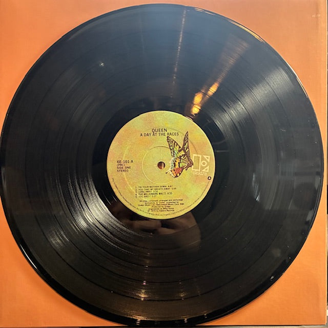 A Day At The Races (VINYL) | Very Good (VG) Excellent+ (EX+) - ROCK / USED *VERY GOOD*