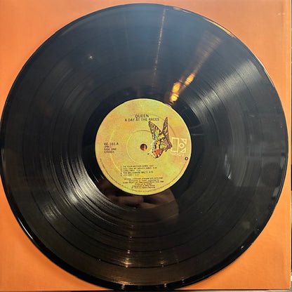 A Day At The Races (VINYL) | Very Good (VG) Excellent+ (EX+) - ROCK / USED *VERY GOOD*