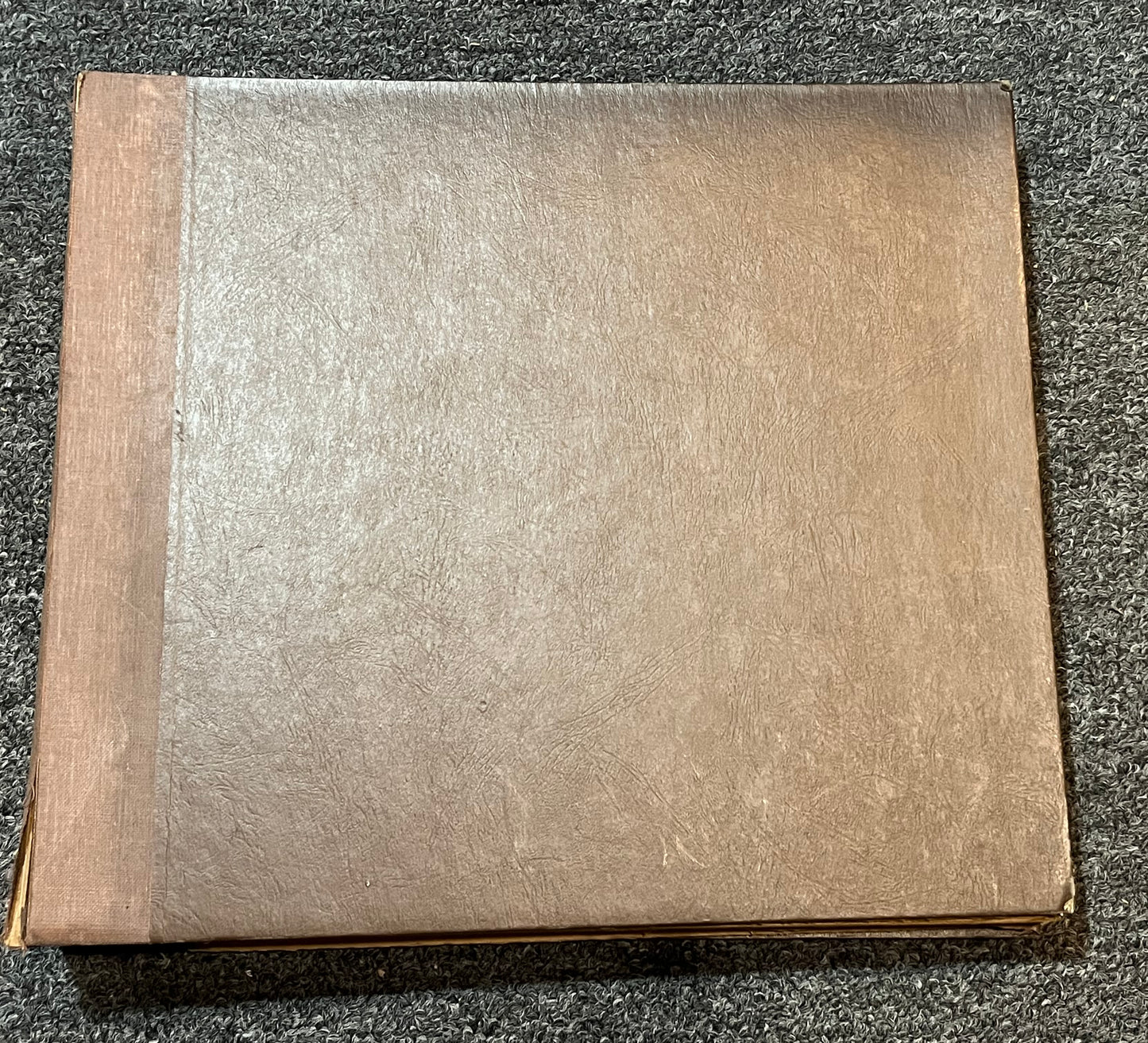 12 Page 12" 78RPM Record Book | Excellent+ (EX+) - USED *EXCELLENT+*