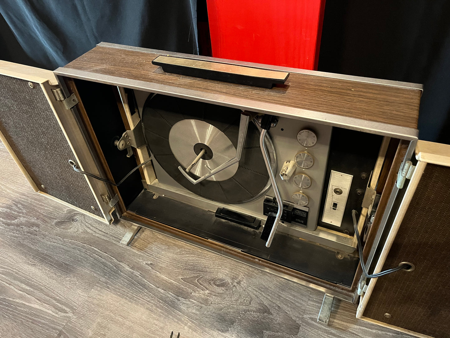 RCA Camden Rockers - Portable Turntable Flip-Down Stereo System (Built In Speakers) | - USED *TESTED*
