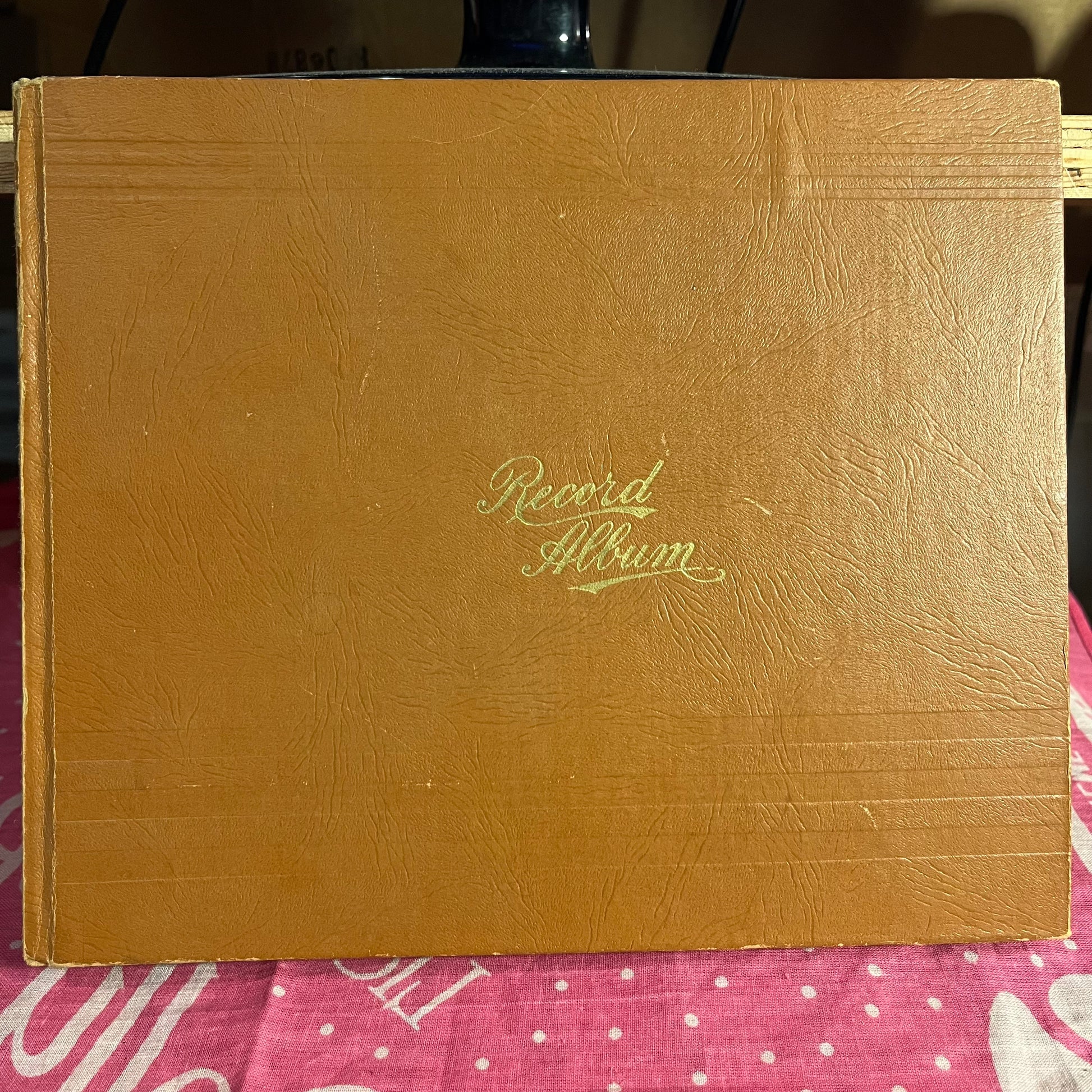 7" - Record Album Book (10-Holder) | Very Good Plus (VG+) - USED *VERY GOOD+*
