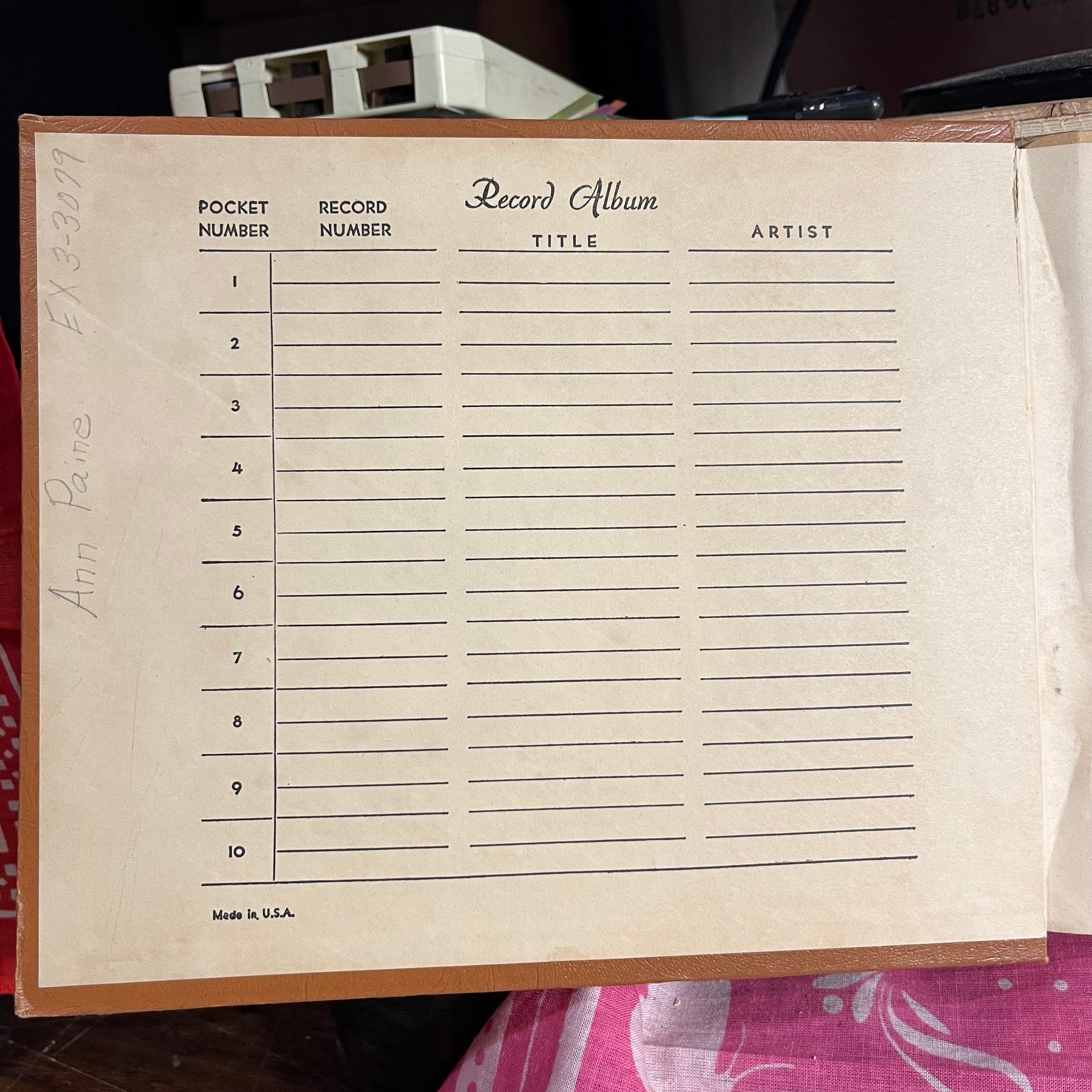 7" - Record Album Book (10-Holder) | Very Good Plus (VG+) - USED *VERY GOOD+*
