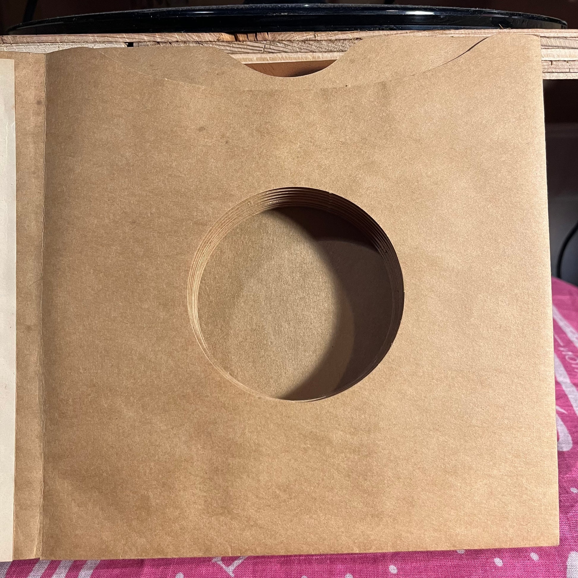 7" - Record Album Book (10-Holder) | Very Good Plus (VG+) - USED *VERY GOOD+*